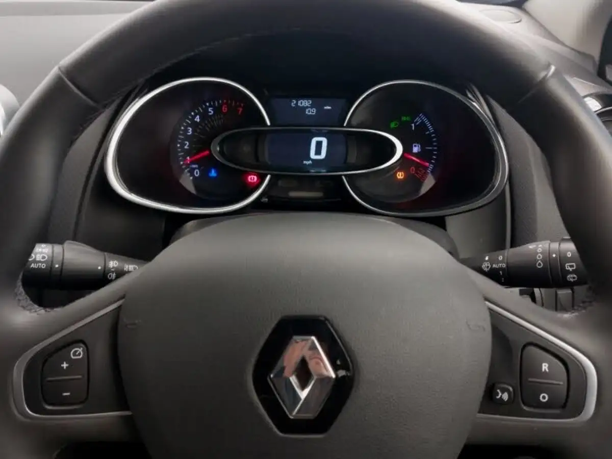 2017-renault-clio-09-tce-dynamique-nav-big-18