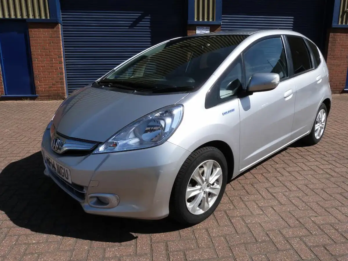 2014-honda-jazz-13-hs-big-0