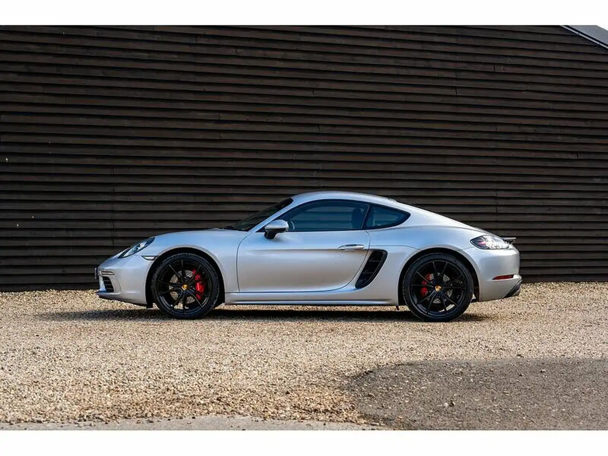2016-porsche-cayman-718-20-big-26