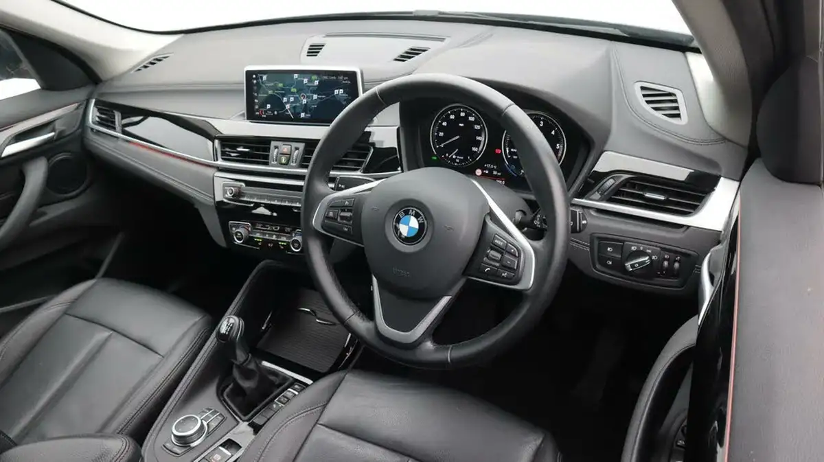 2021-bmw-x1-20td-sdrive18d-xline-big-9