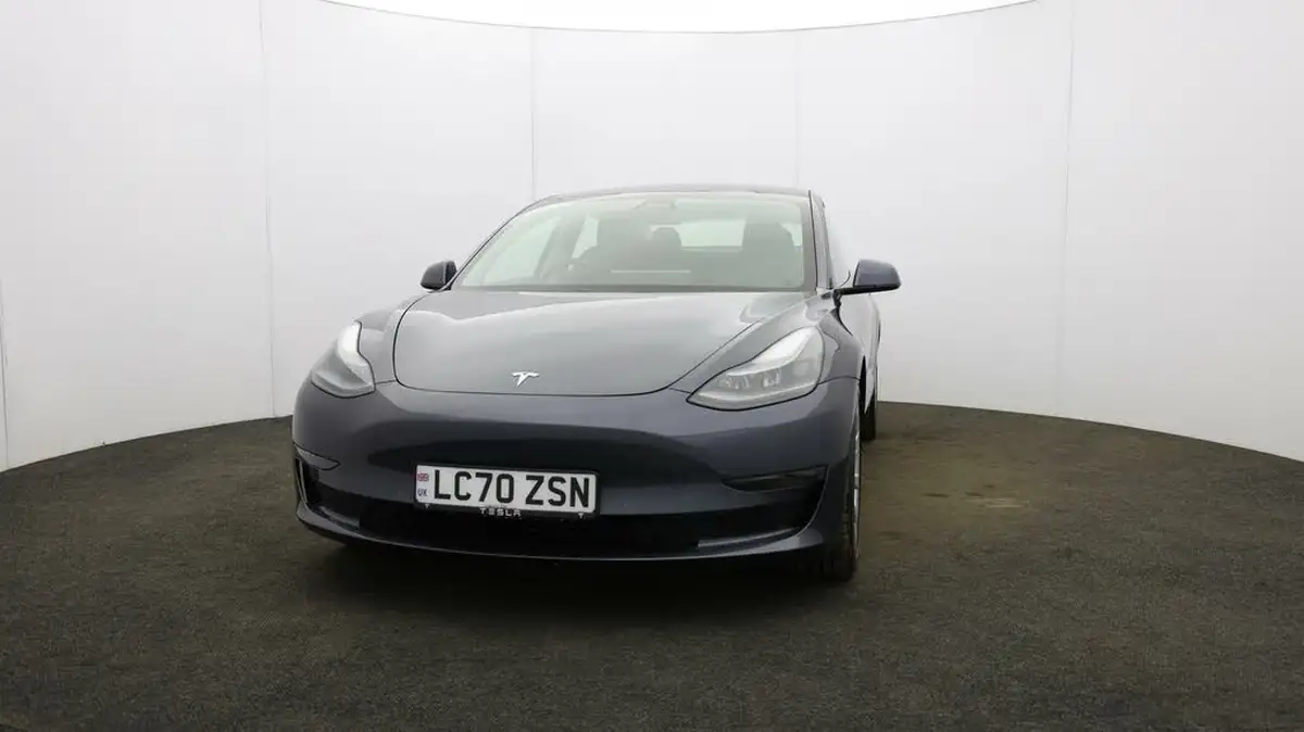 2020-tesla-model-3-e-long-range-big-39