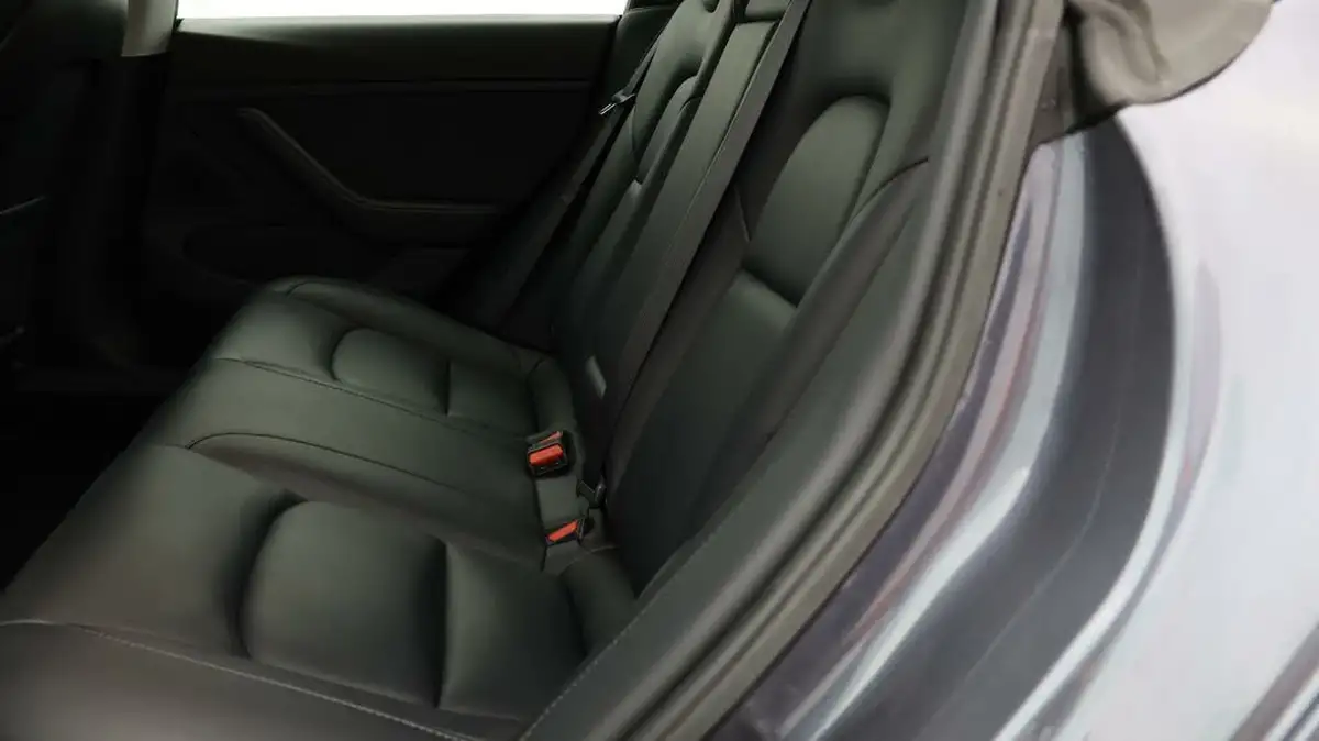 2020-tesla-model-3-e-long-range-big-15