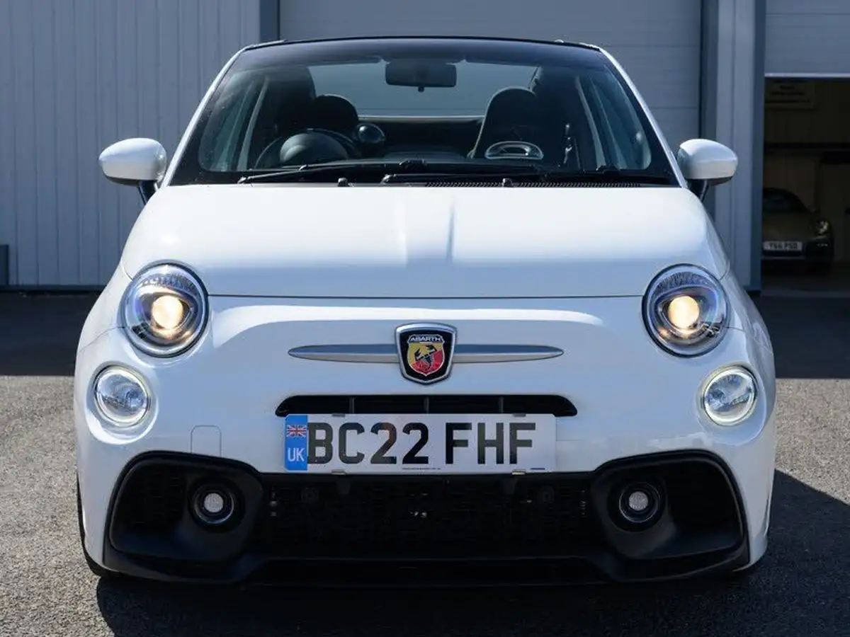 2022-abarth-595c-big-2