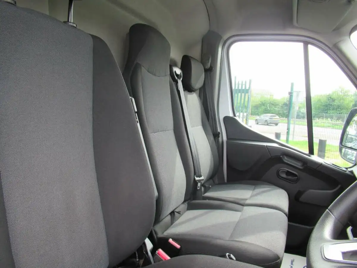 2022-renault-master-23dci-lm35-135-business-panel-big-15