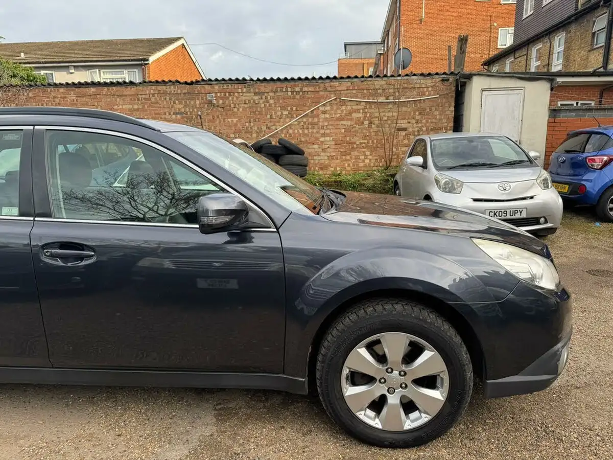 2010-subaru-outback-36-r-big-16