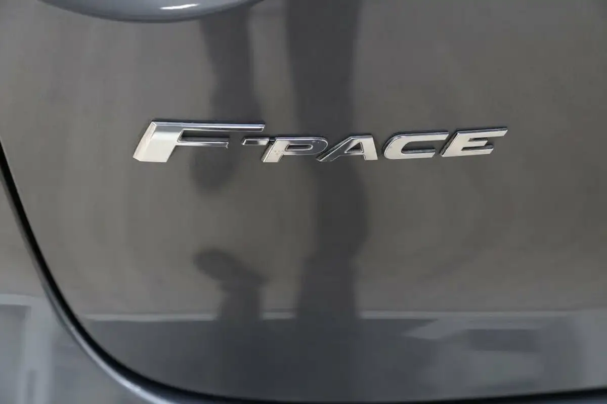 2016-jaguar-f-pace-20-i4d-portfolio-awd-auto-big-26