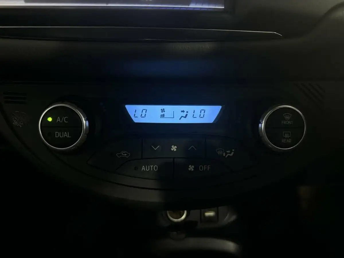 2020-toyota-yaris-15-vvt-i-icon-98bhp-hybrid-1497cc-e-cvt-big-22