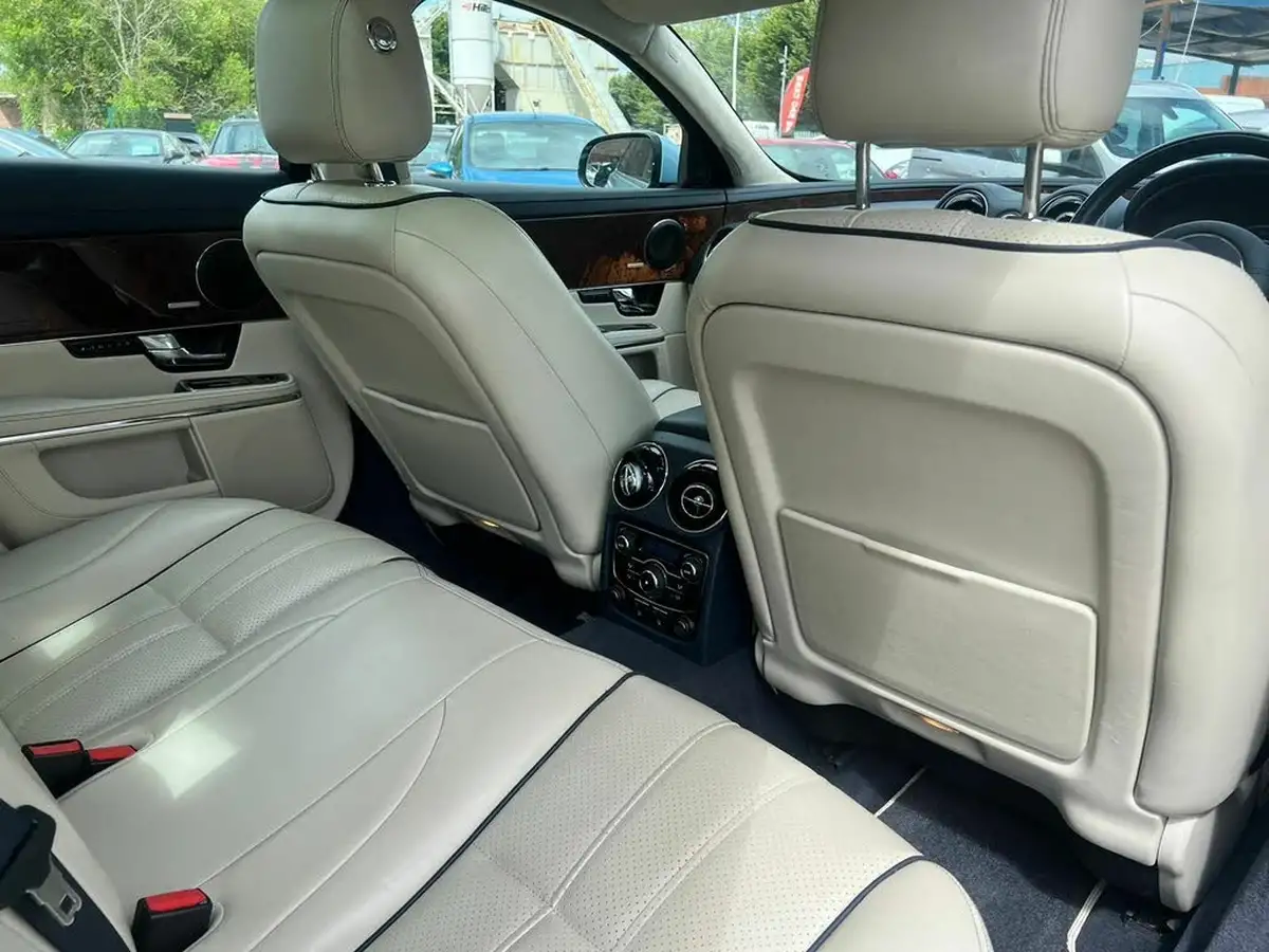 2011-jaguar-xj-series-30td-xj-portfolio-swb-big-41