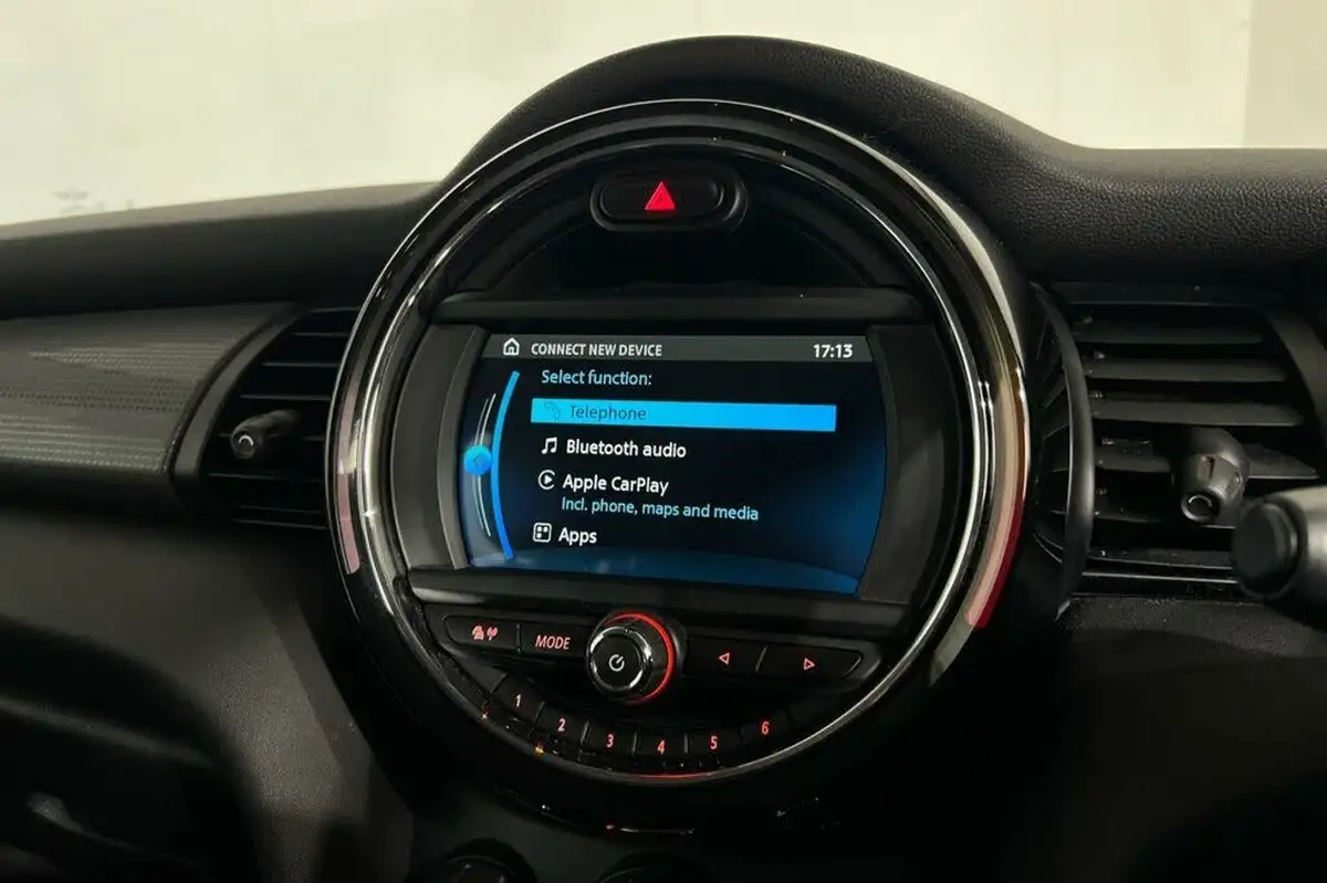 2020-mini-countryman-15-cooper-classic-big-26