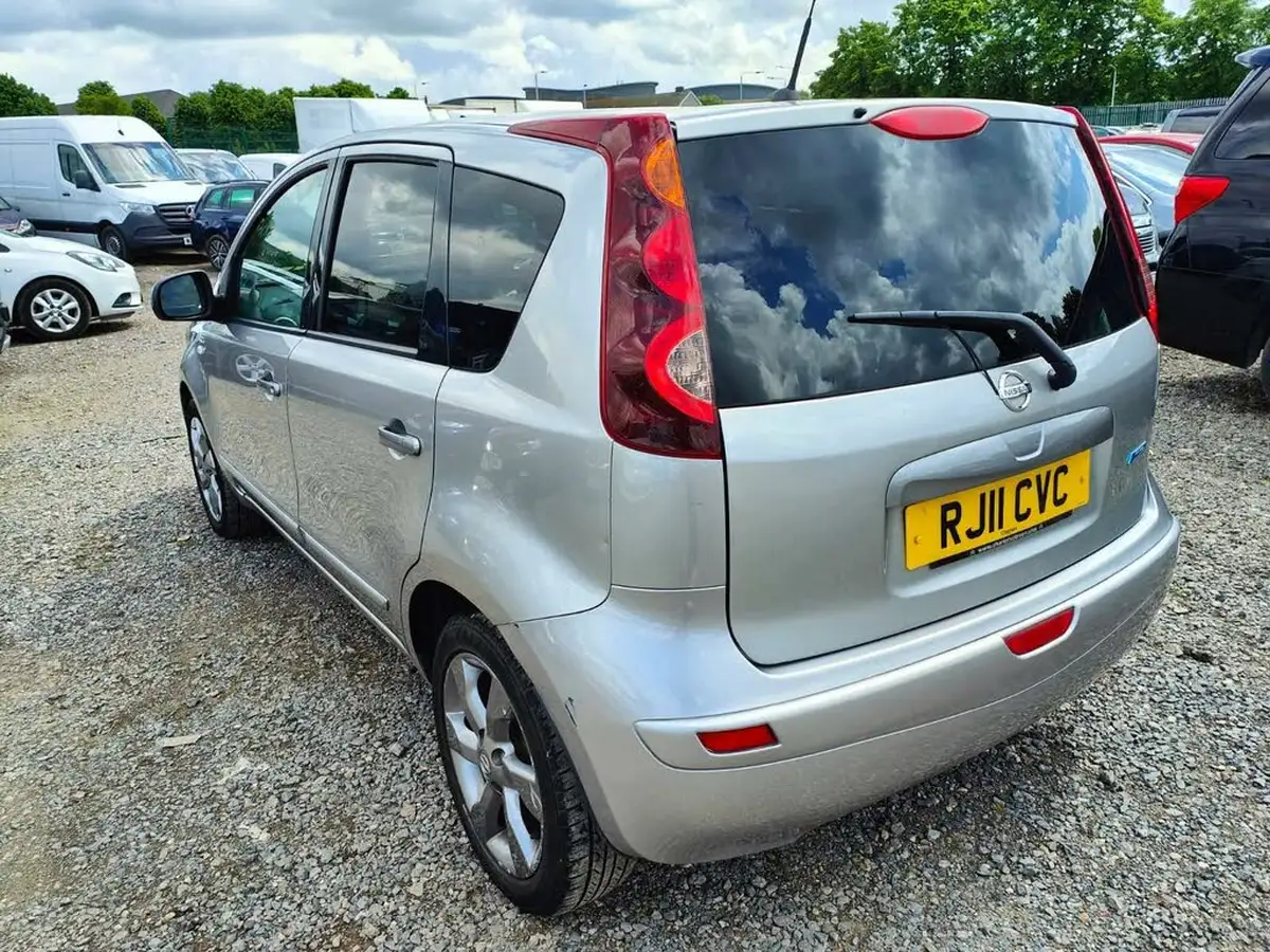 2011-nissan-note-14-n-tec-big-17