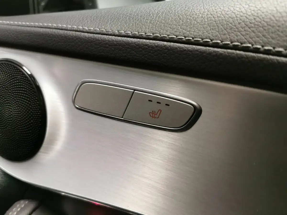 2022-mercedes-benz-glc-class-20d-glc220d-amg-line-195ps-station-wagon-5d-1950cc-4matic-plus-big-22