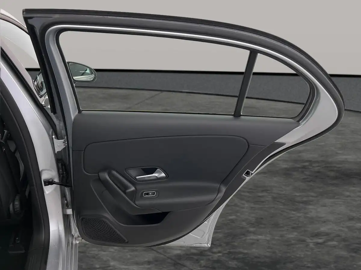 2020-mercedes-benz-a-class-13-a180-se-big-30