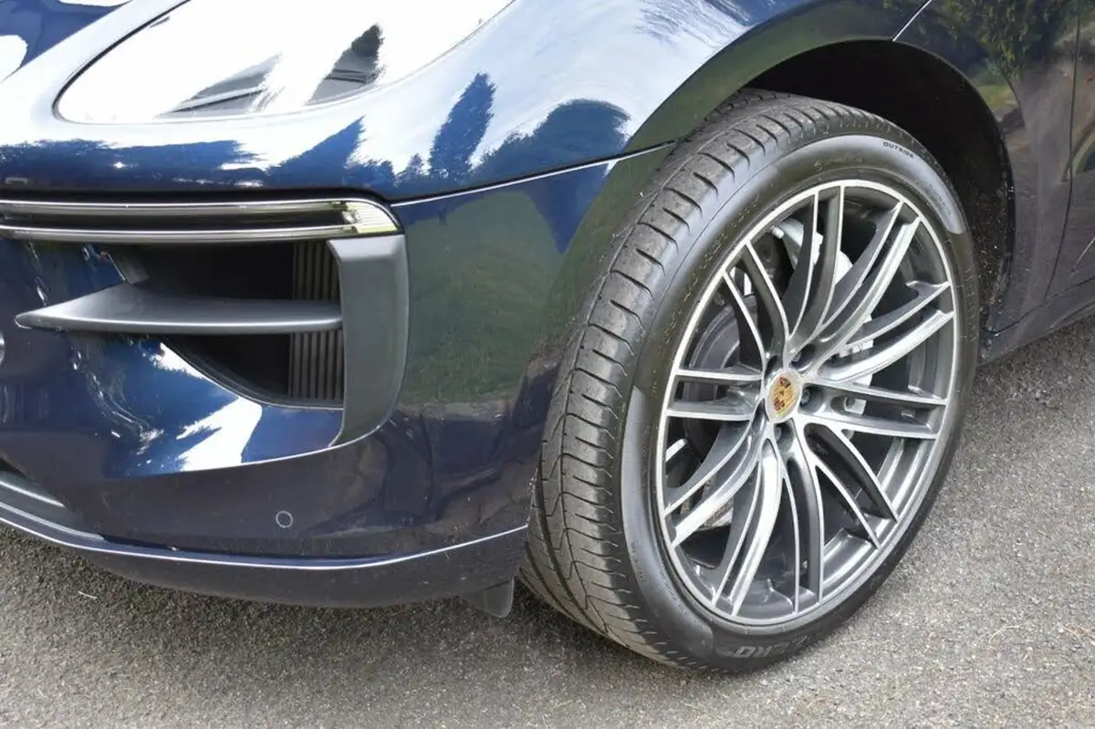 2020-porsche-macan-29-turbo-big-41
