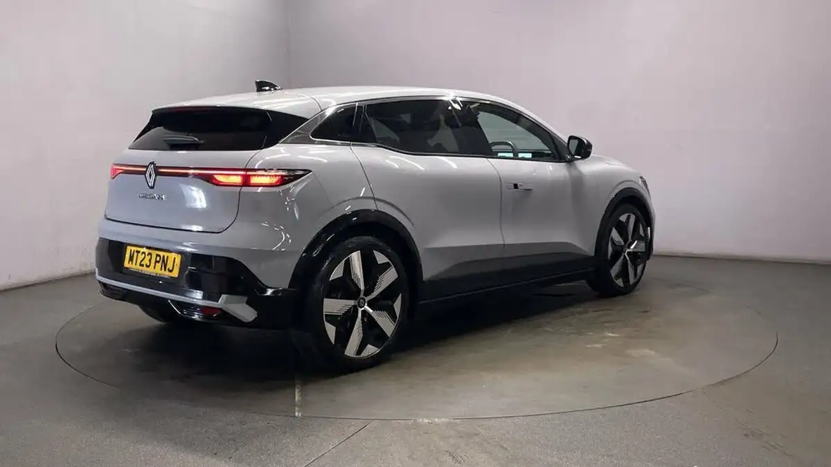 2023-renault-megane-e-tech-e-techno-big-7