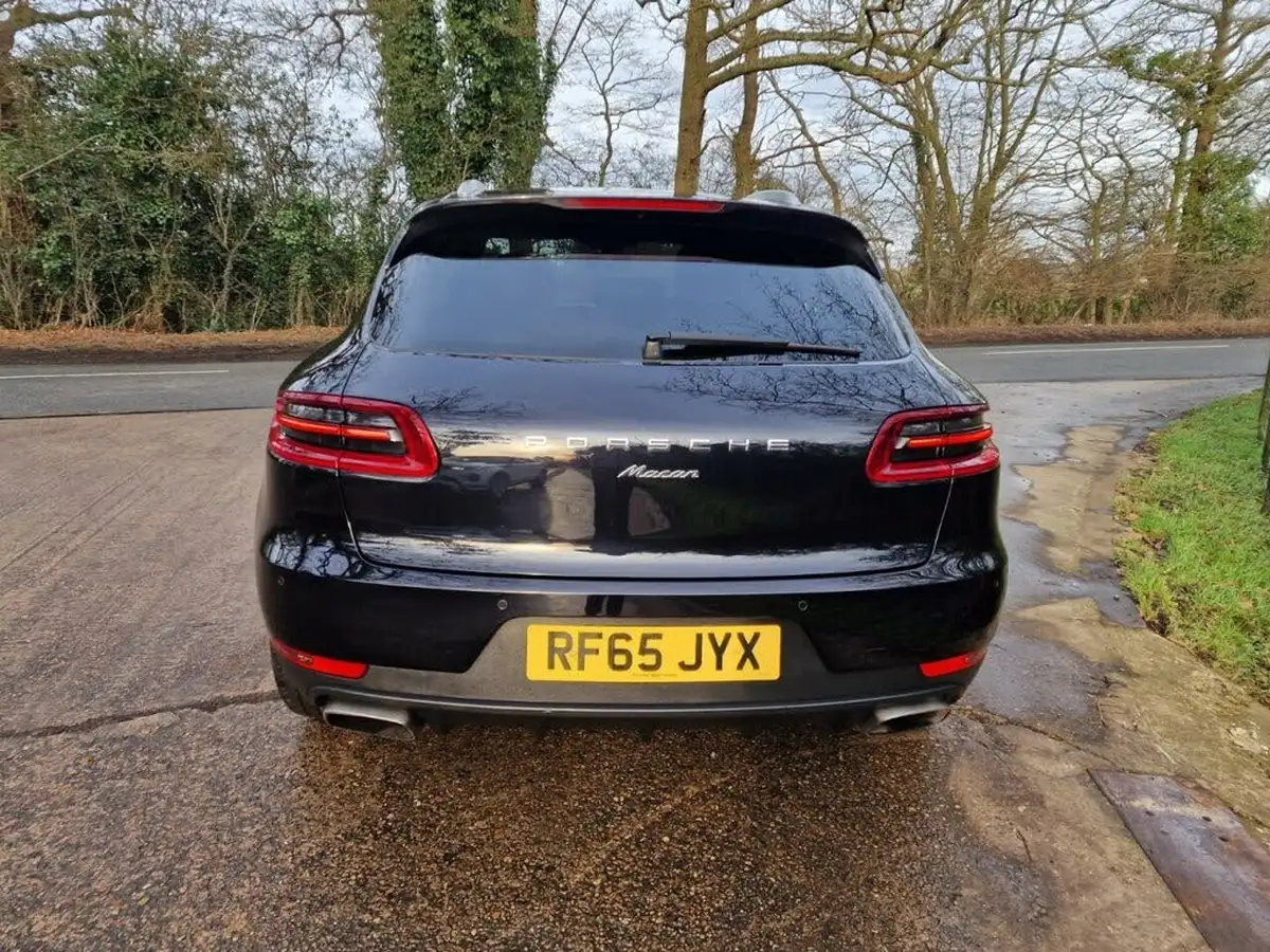 2015-porsche-macan-20-big-12