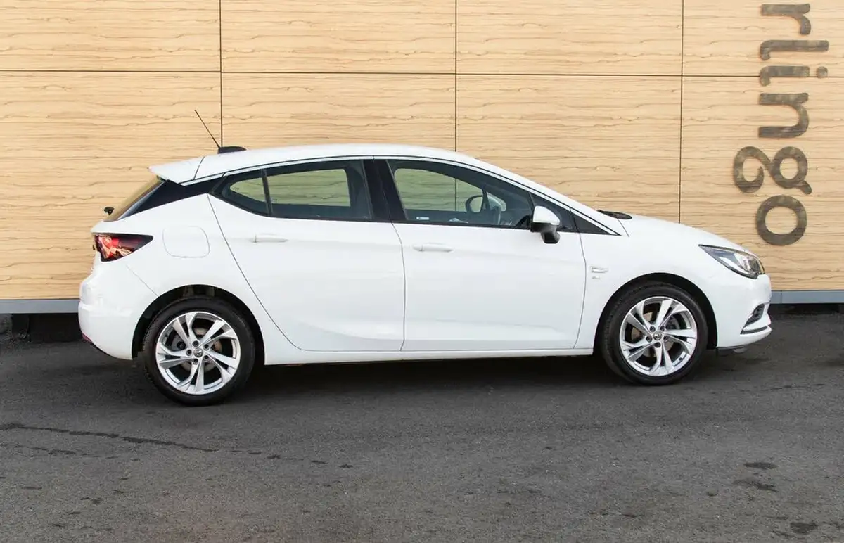 2016-vauxhall-astra-14i-16v-turbo-sri-150ps-ss-hatchback-auto-big-11