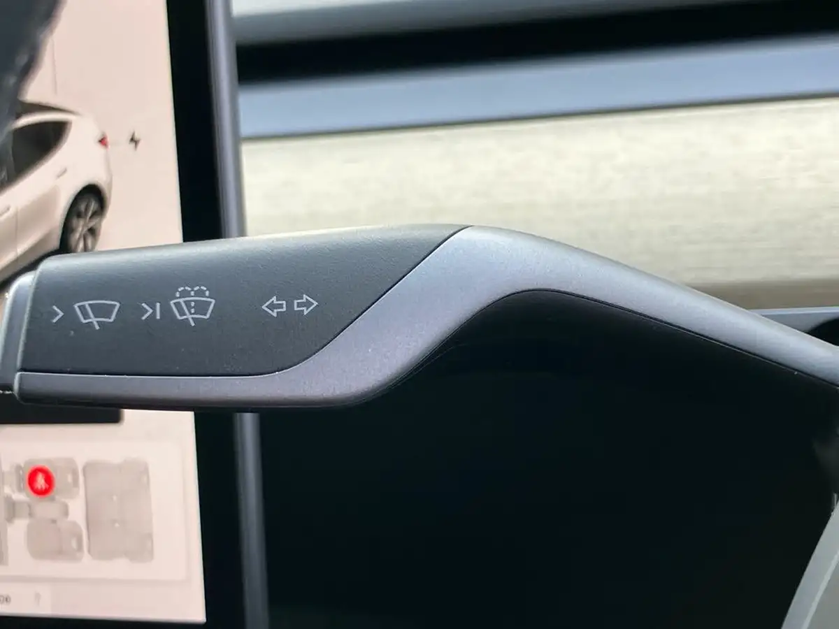 2023-tesla-model-y-e-rwd-big-36