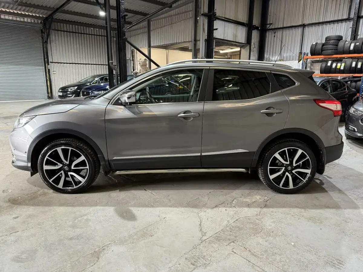 2015-nissan-qashqai-16dci-tekna-4x4-glass-roof-big-4