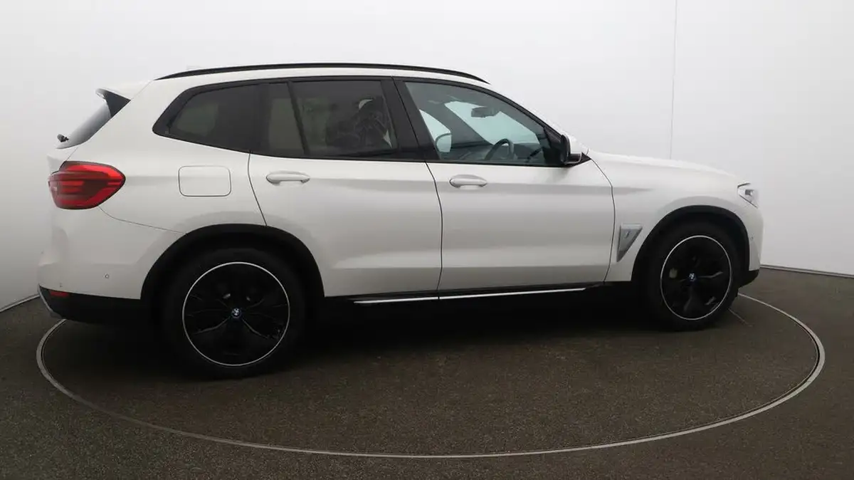 2021-bmw-ix3-e-premier-edition-big-47