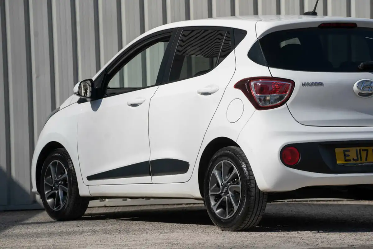 2017-hyundai-i10-12-premium-big-17