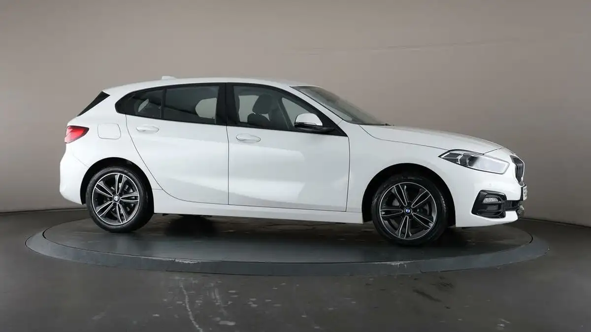 2022-bmw-1-series-big-51