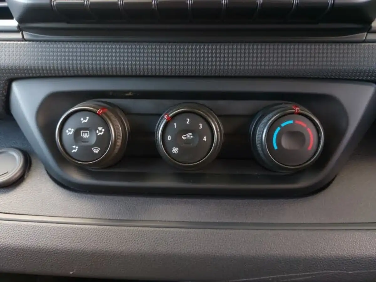 2022-renault-trafic-20dci-ll30-130-business-panel-big-10