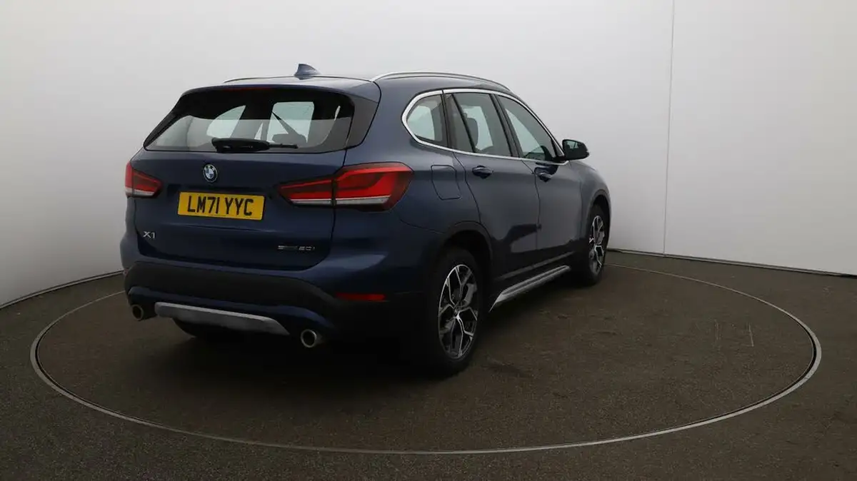 2021-bmw-x1-20-sdrive20i-xline-big-48