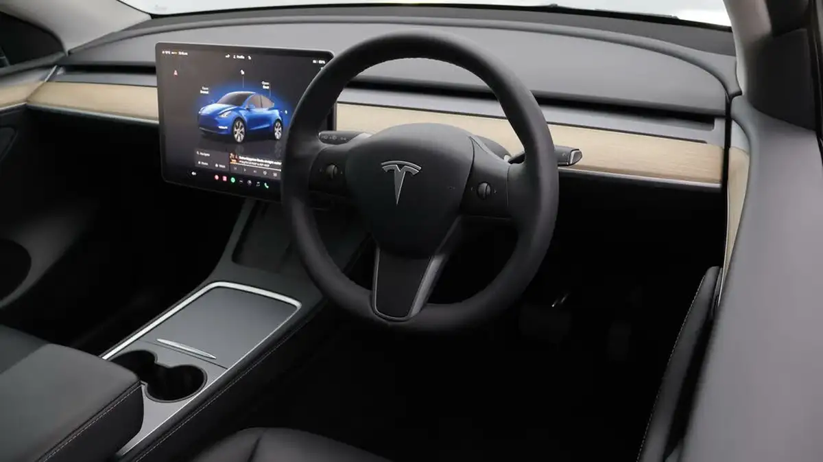 2023-tesla-model-y-e-long-range-big-9