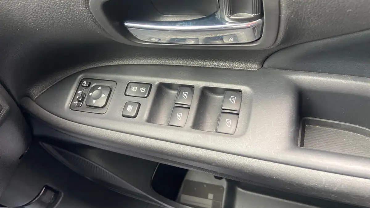 2020-mitsubishi-outlander-20-exceed-big-21