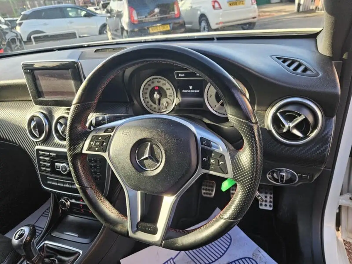 2015-mercedes-benz-a-class-21cdi-a200-amg-sport-big-12