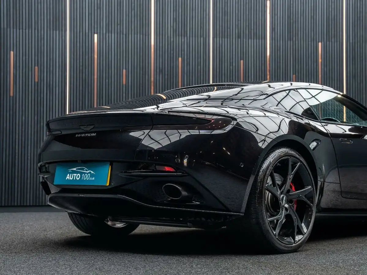 2019-aston-martin-db11-40-v8-big-18