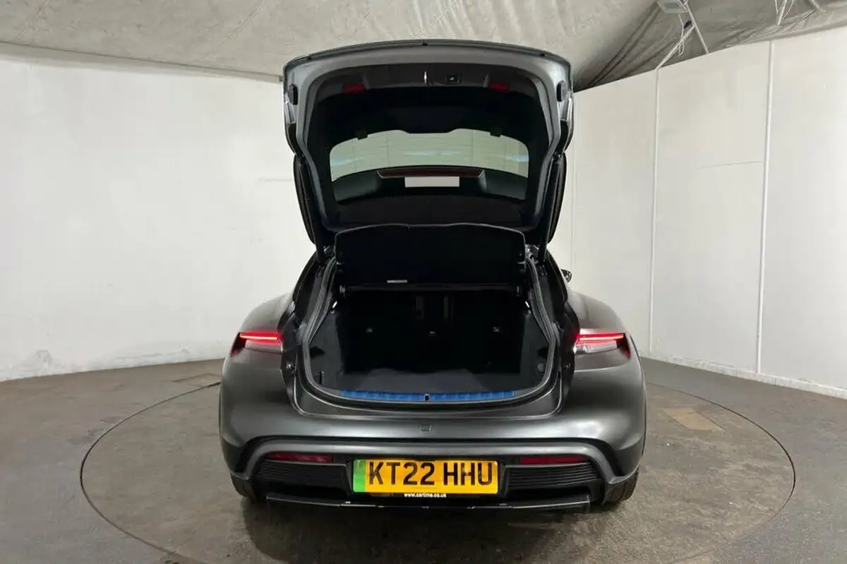 2022-porsche-taycan-e-4s-cross-turismo-big-42