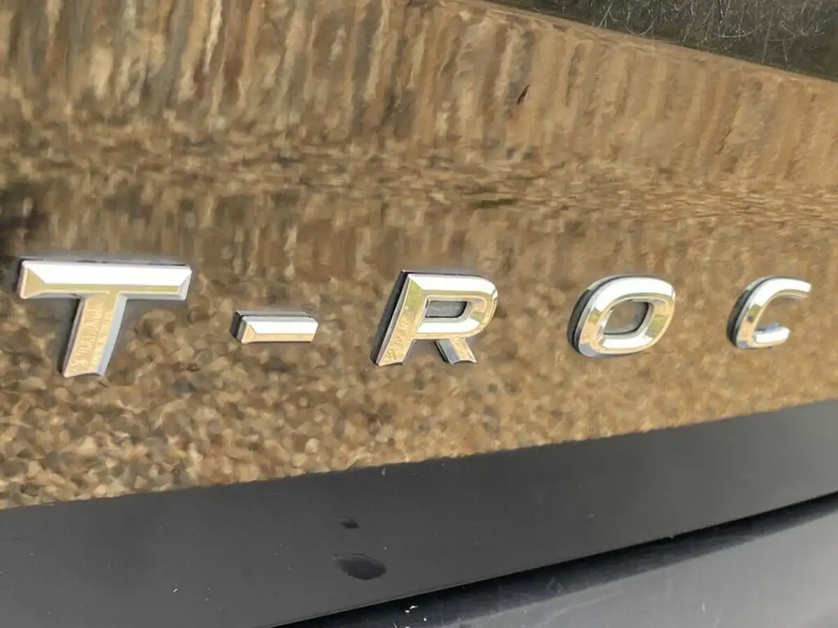 2018-volkswagen-t-roc-10-tsi-design-big-32