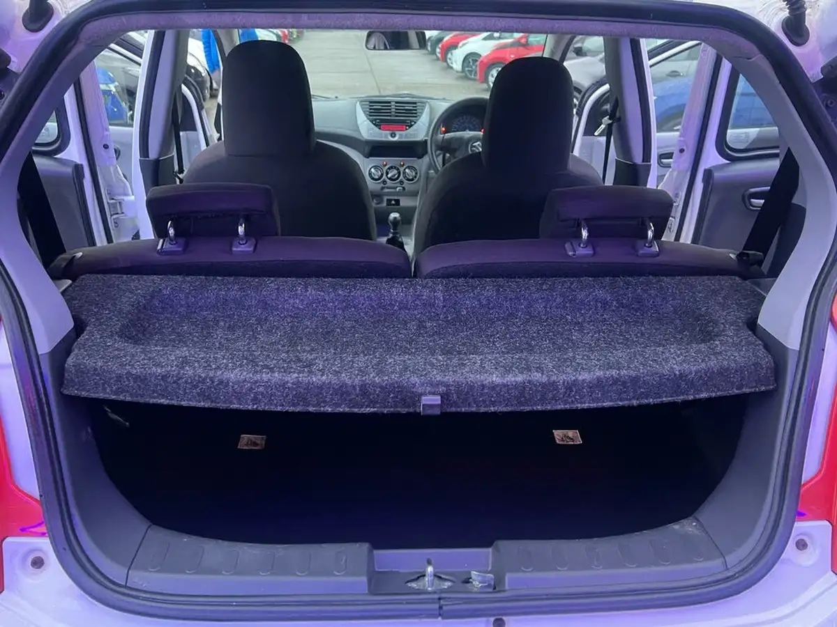 2012-suzuki-alto-10-sz3-big-41