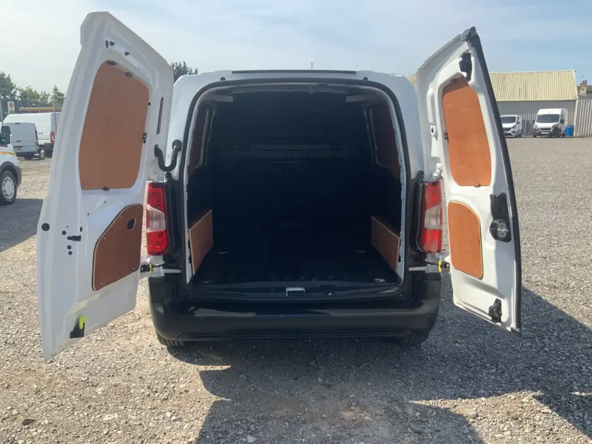 2022-toyota-proace-city-15d-active-big-19