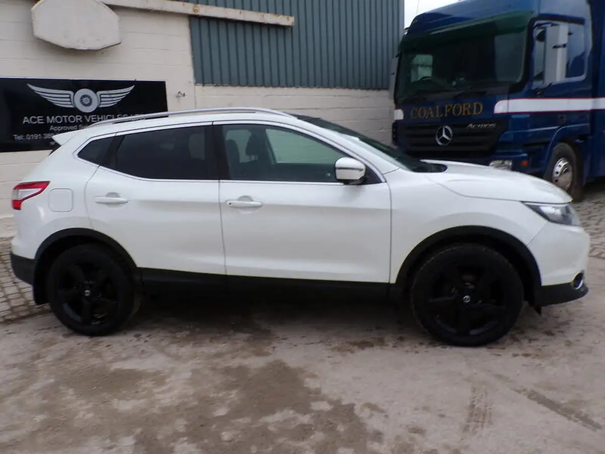 2015-nissan-qashqai-16dci-n-tec-big-8