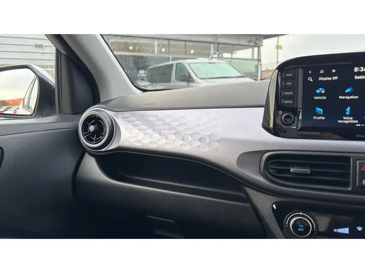 2024-hyundai-i10-12-premium-79ps-big-63