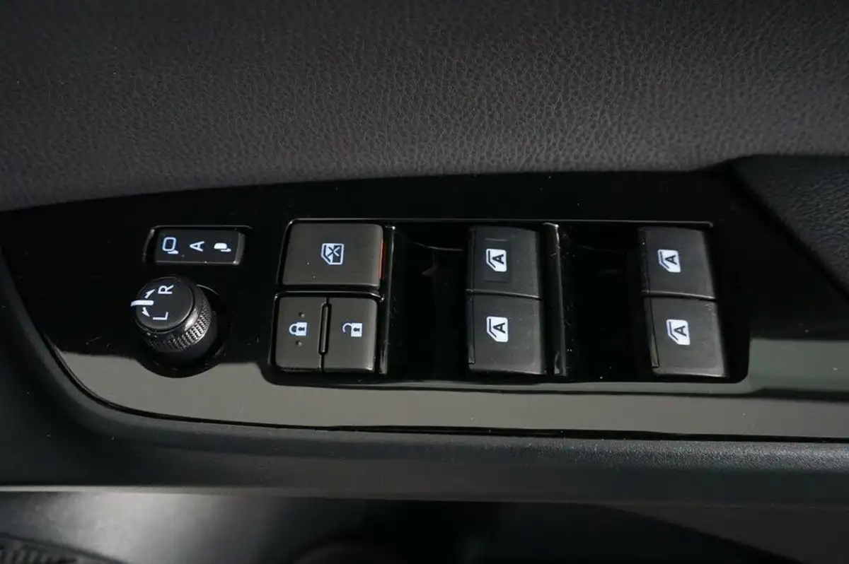2018-toyota-prius-18-vvt-i-business-edition-plus-ss-big-16