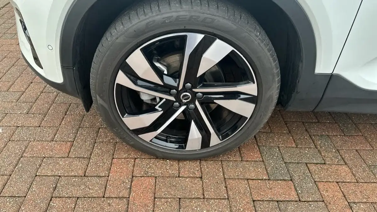 2024-volvo-xc40-20-b3-ultimate-big-44