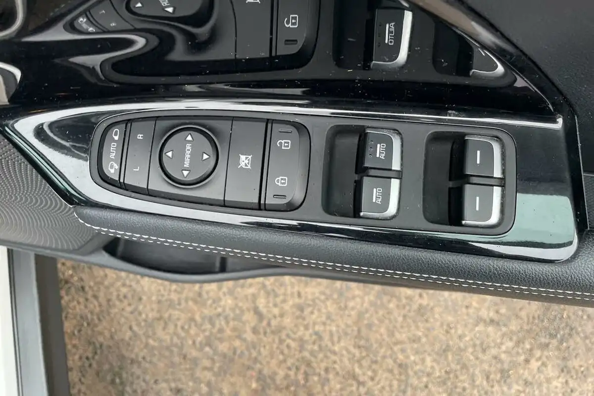 2020-kia-e-niro-ev-3-big-15
