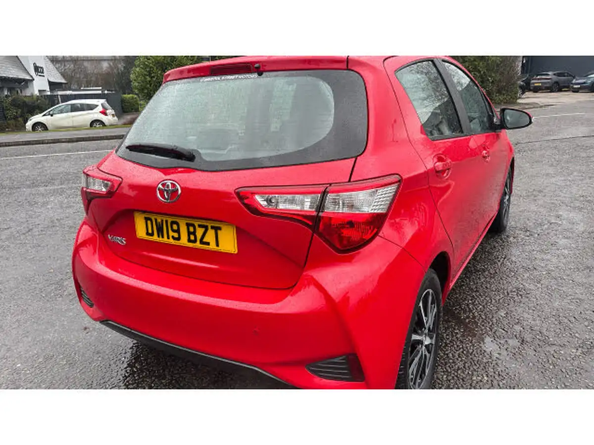 2019-toyota-yaris-15-vvt-i-icon-tech-111bhp-1496cc-cvt-big-45