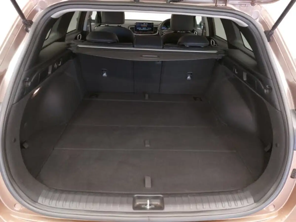 2022-kia-ceed-15-t-gdi-3-sportswagon-big-7