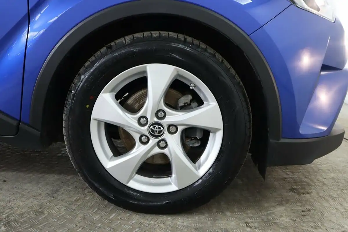 2017-toyota-c-hr-18-vvt-i-icon-big-11