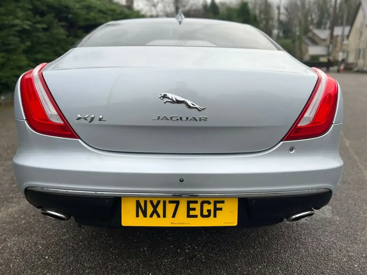 2017-jaguar-xj-series-30td-xj-premium-luxury-lwb-big-10