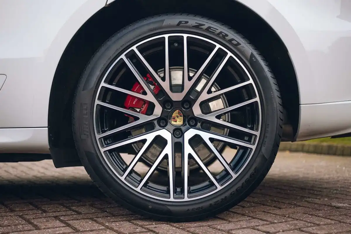 2022-porsche-macan-29-v6-gts-big-22