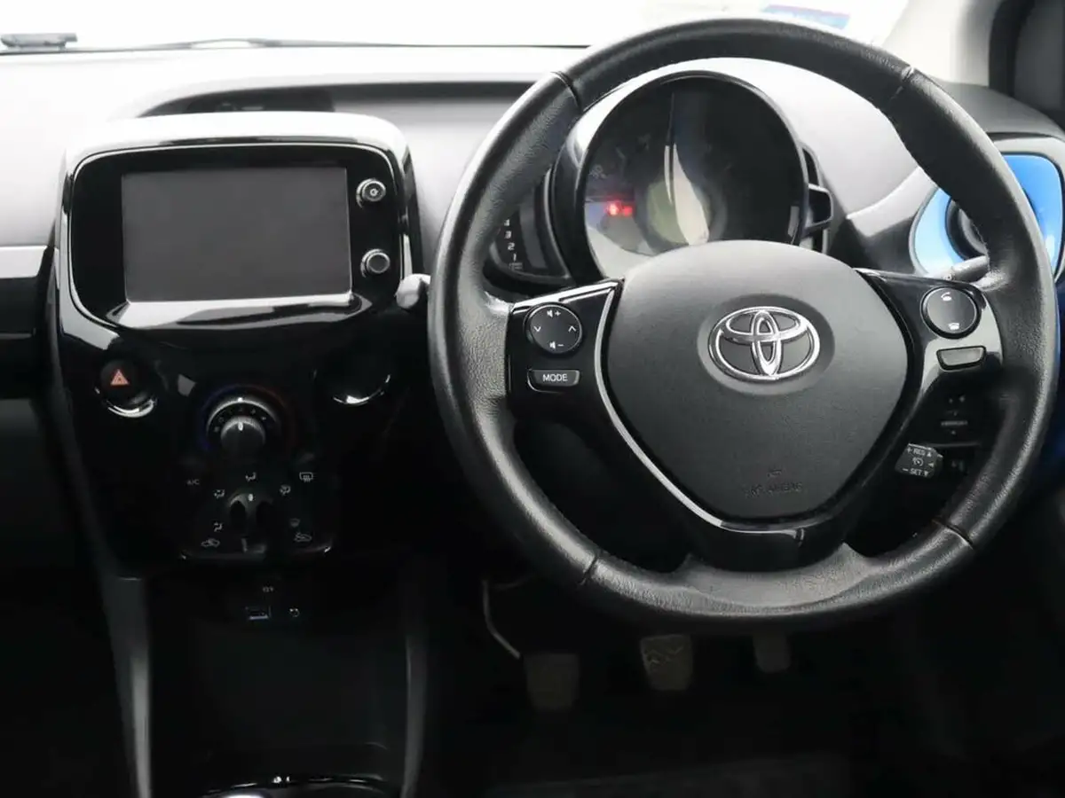 2016-toyota-aygo-10-vvt-i-x-cite-2-cyan-5d-big-13