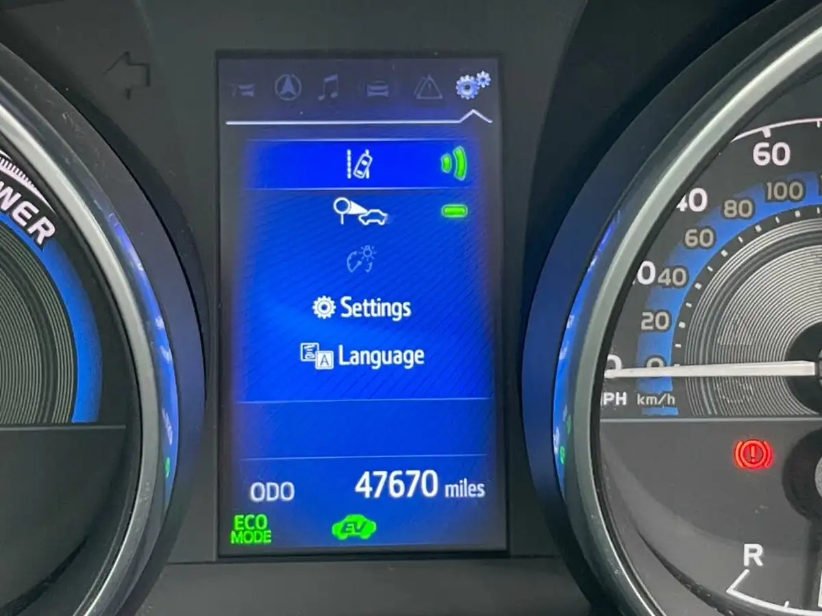 2017-toyota-auris-18-vvt-i-hsd-design-tss-hatchback-big-23