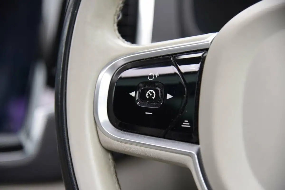 2017-volvo-xc90-20-t8-inscription-hybrid-geartronic-big-33