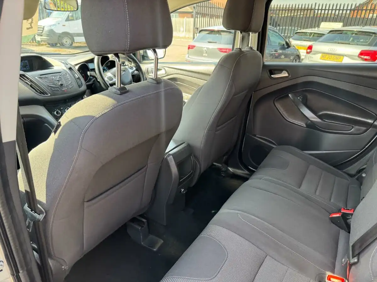 2013-ford-kuga-20tdci-zetec-big-25