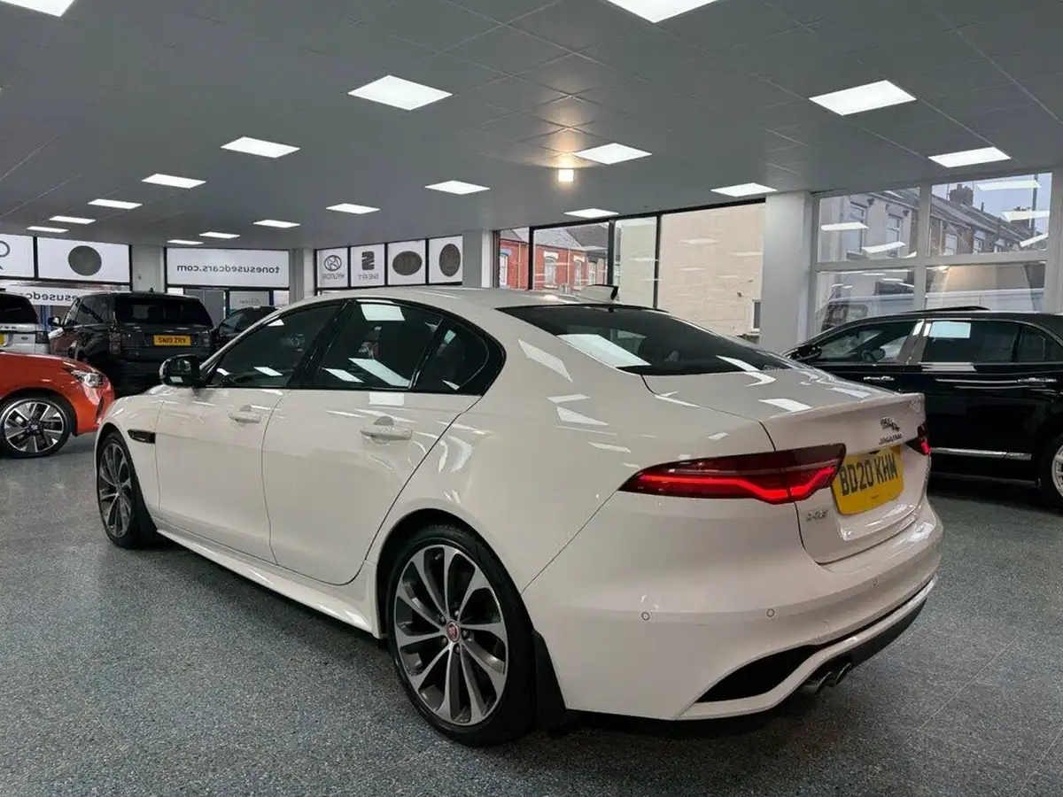 2020-jaguar-xe-20d-r-dynamic-se-awd-big-14